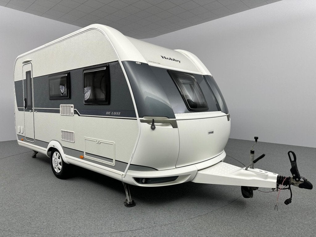 Hobby De Luxe 440 SF VAST BED MOVER OOK INKOOP, Vast bed, Hordeur, Hobby, Bedrijf