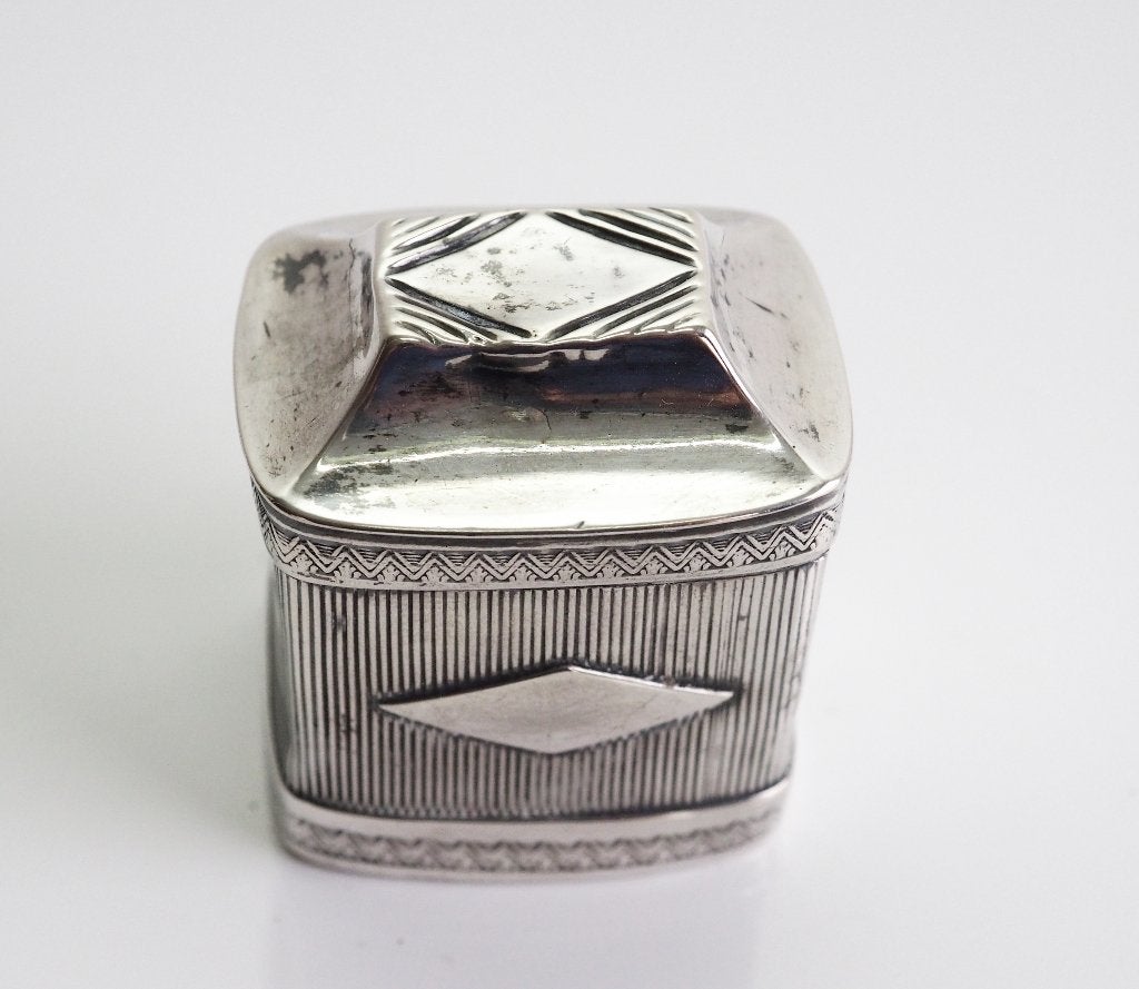 Geribd zilveren lodereindoosje uit 1860, Ophalen of Verzenden, Zilver