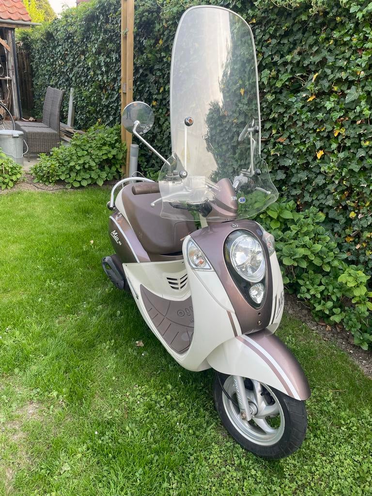 Sym Mio 50 Snor Scooter met nieuwe accu, Ophalen, Gebruikt, SYM, Benzine