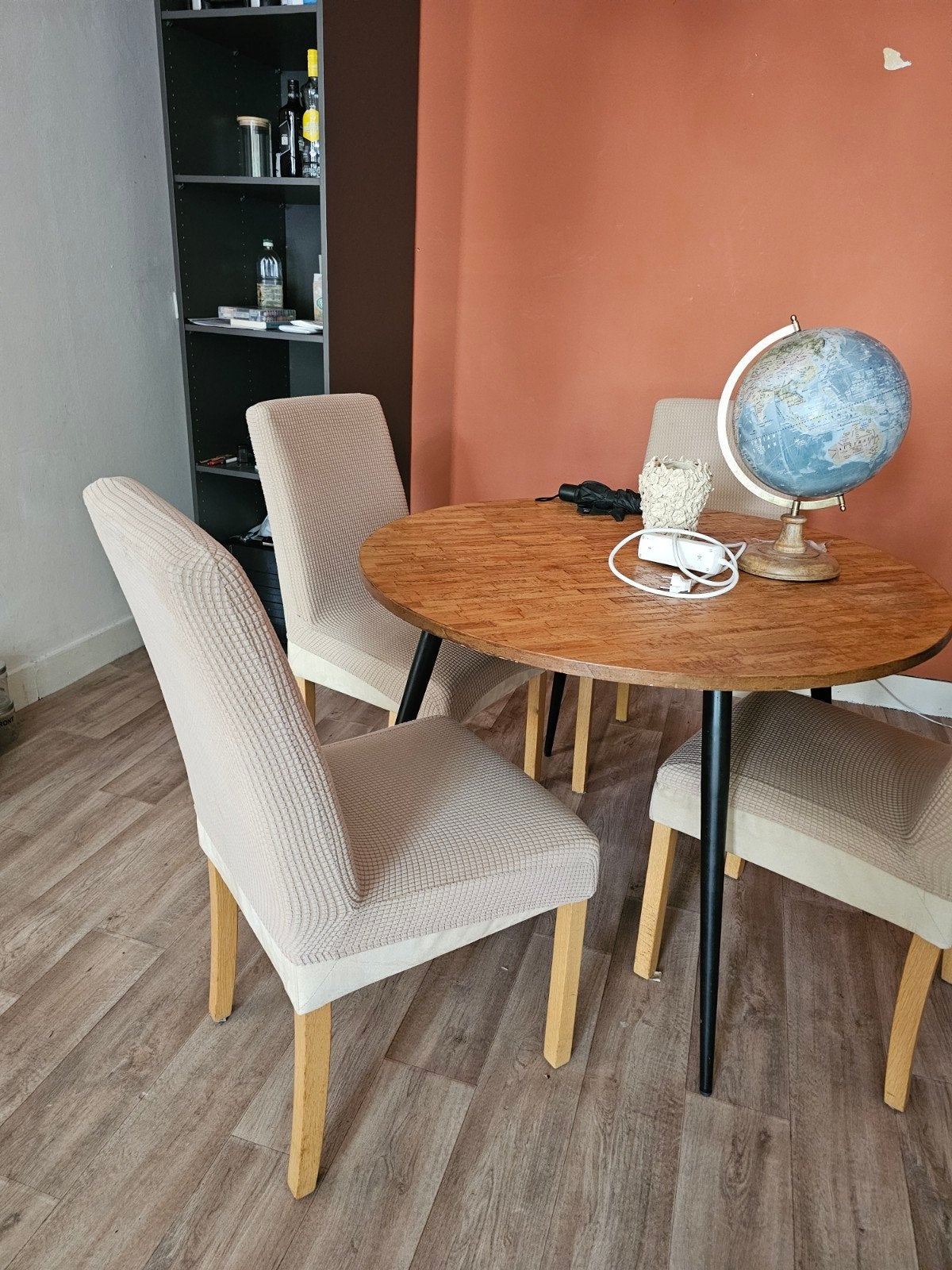 4 gebruikte stoelen gratis af te halen in Nijmegen, Huis en Inrichting, Stoelen, Ophalen, Gebruikt, Overige kleuren, Vier