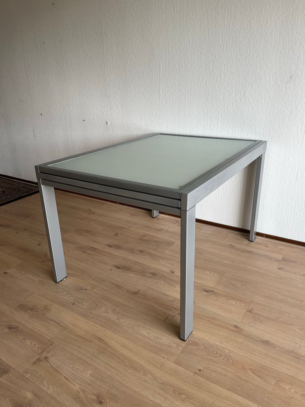 Uitschuifbare eettafel met glazen blad, Huis en Inrichting, Ophalen, Modern design, Gebruikt, 100 tot 150 cm