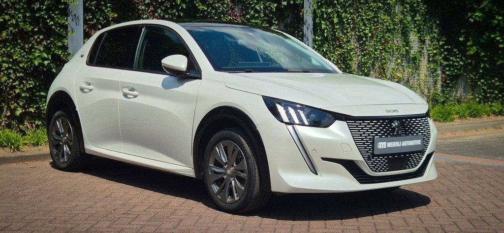 Peugeot E-208 EV Allure 50 kWh|SOH93.6%|Panoramadak|Stoelver, Auto's, Automaat, Gebruikt, Automatische klimaatregeling, Leder en Stof
