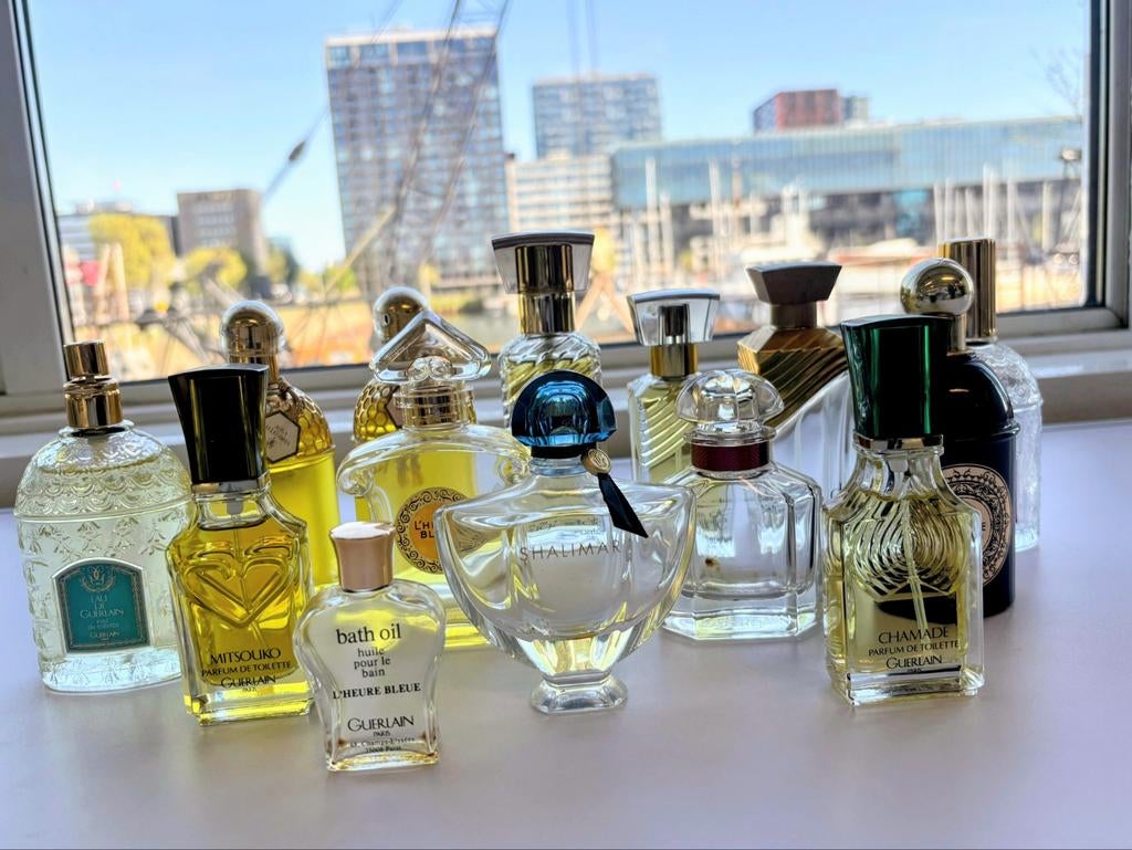 Verzameling parfum flessen +/- 200 stuks leeg en factice, Verzamelen, Ophalen, Parfumfles