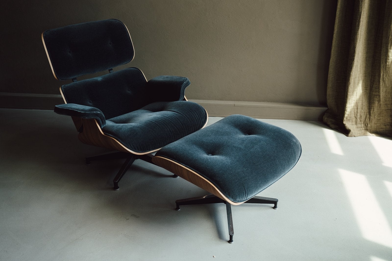 Eames Herman Miller lounge Chair ottoman vitra mohair design, Huis en Inrichting, Fauteuils, Ophalen, 670 + 671, X@c.com, Zo goed als nieuw