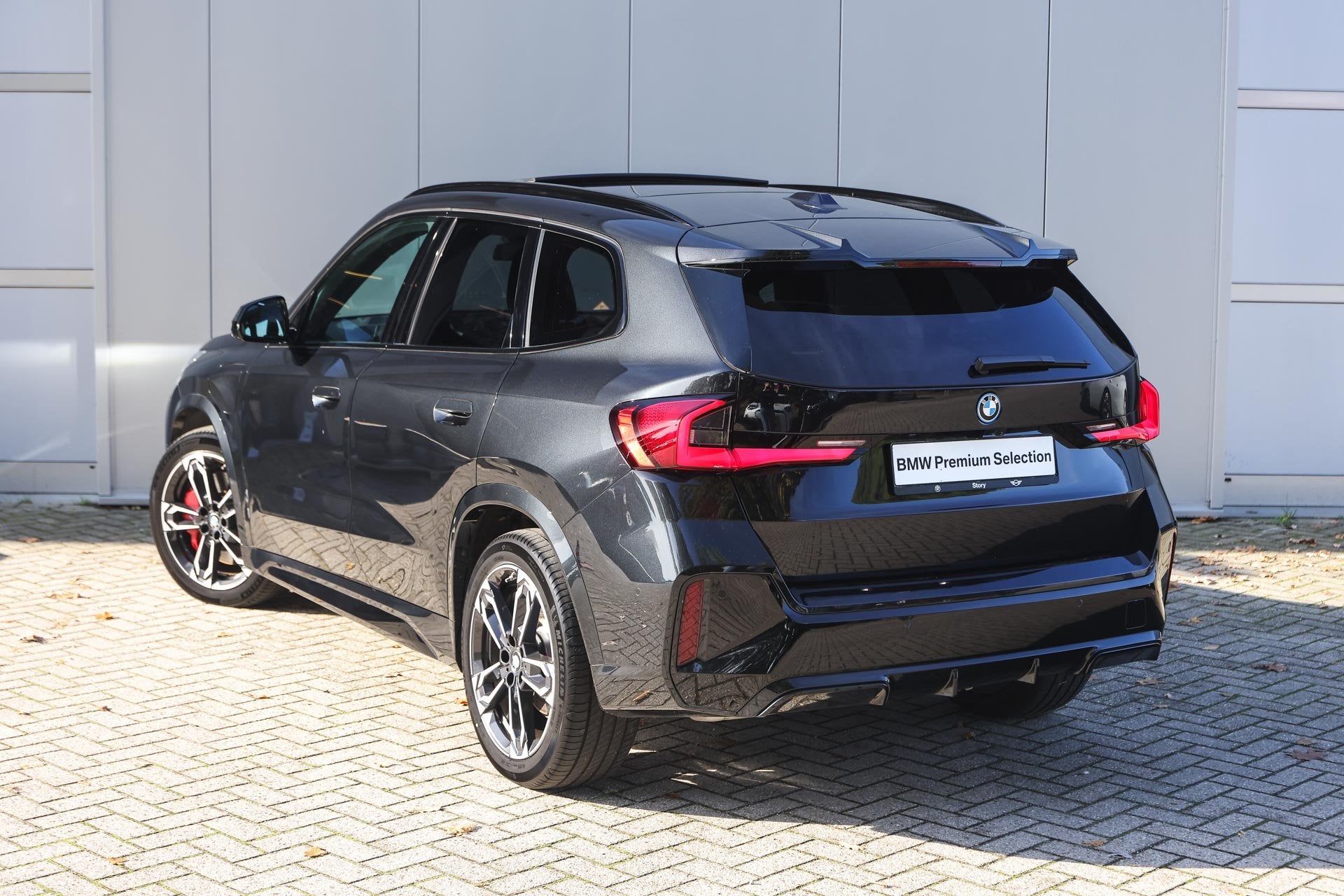 BMW X1 xDrive25e M Sport Automaat / Trekhaak / Panoramadak /, Dealer onderhouden, Gebruikt, Zwart, Bedrijf