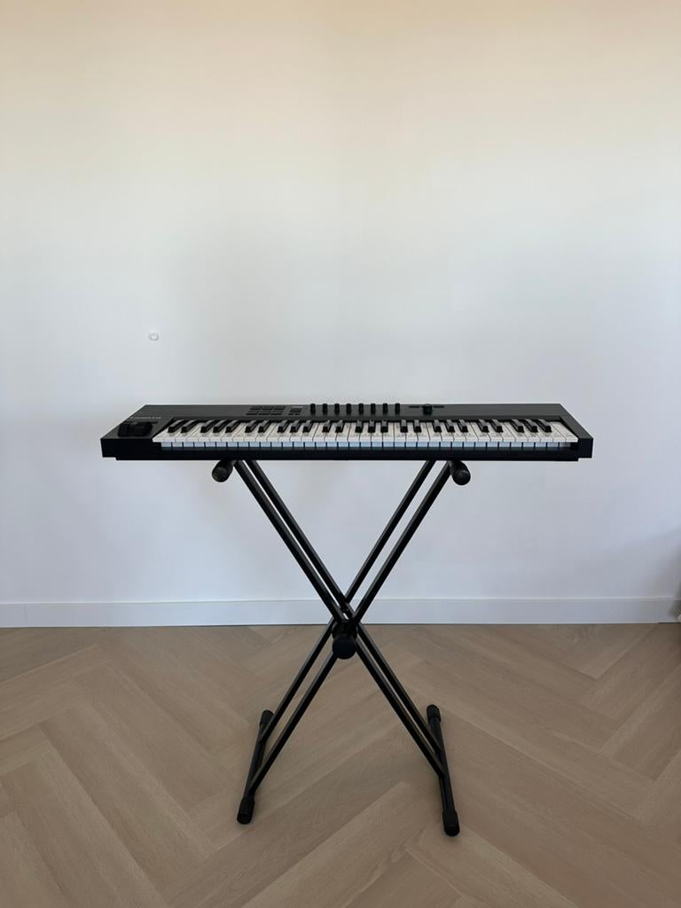 Keyboard met verstelbare standaard, Muziek en Instrumenten, Ophalen, Zo goed als nieuw, 61 toetsen, Overige merken