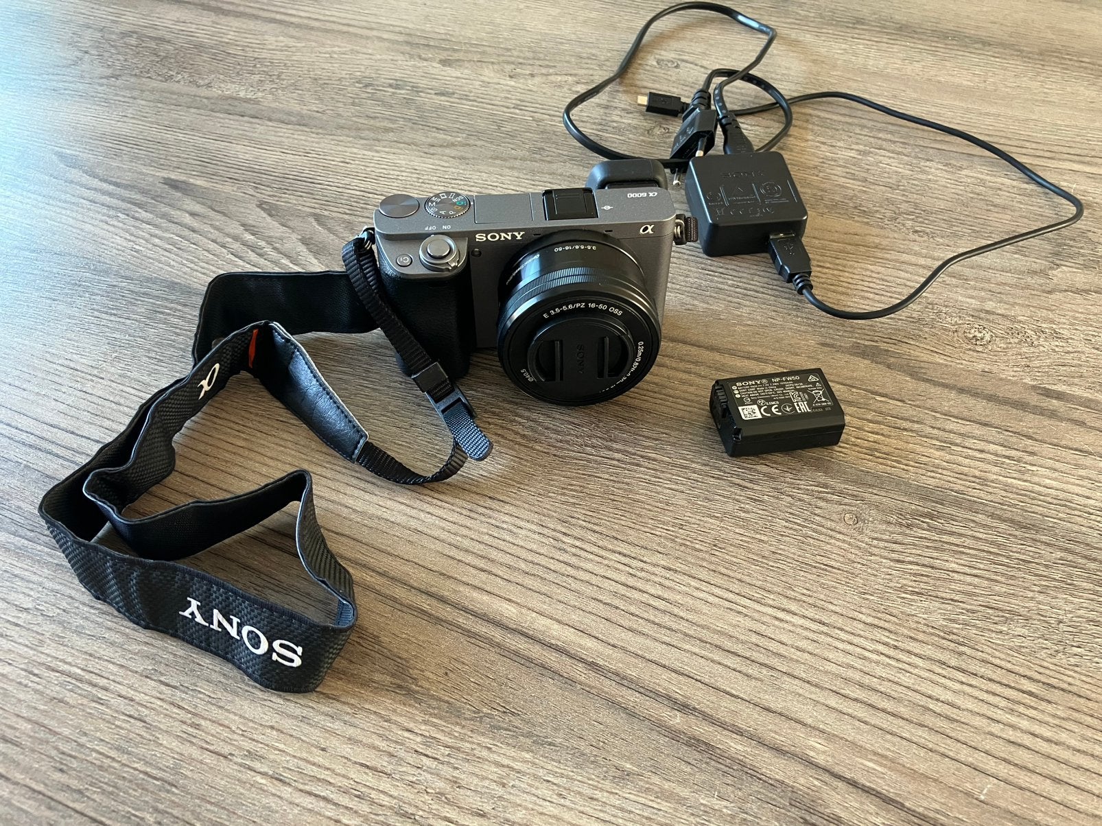 Sony a6000 systeemcamera met kitlens, Audio, Tv en Foto, Fotocamera's Digitaal, Ophalen, Screenprotector, Ingebouwde flitser, Zo goed als nieuw