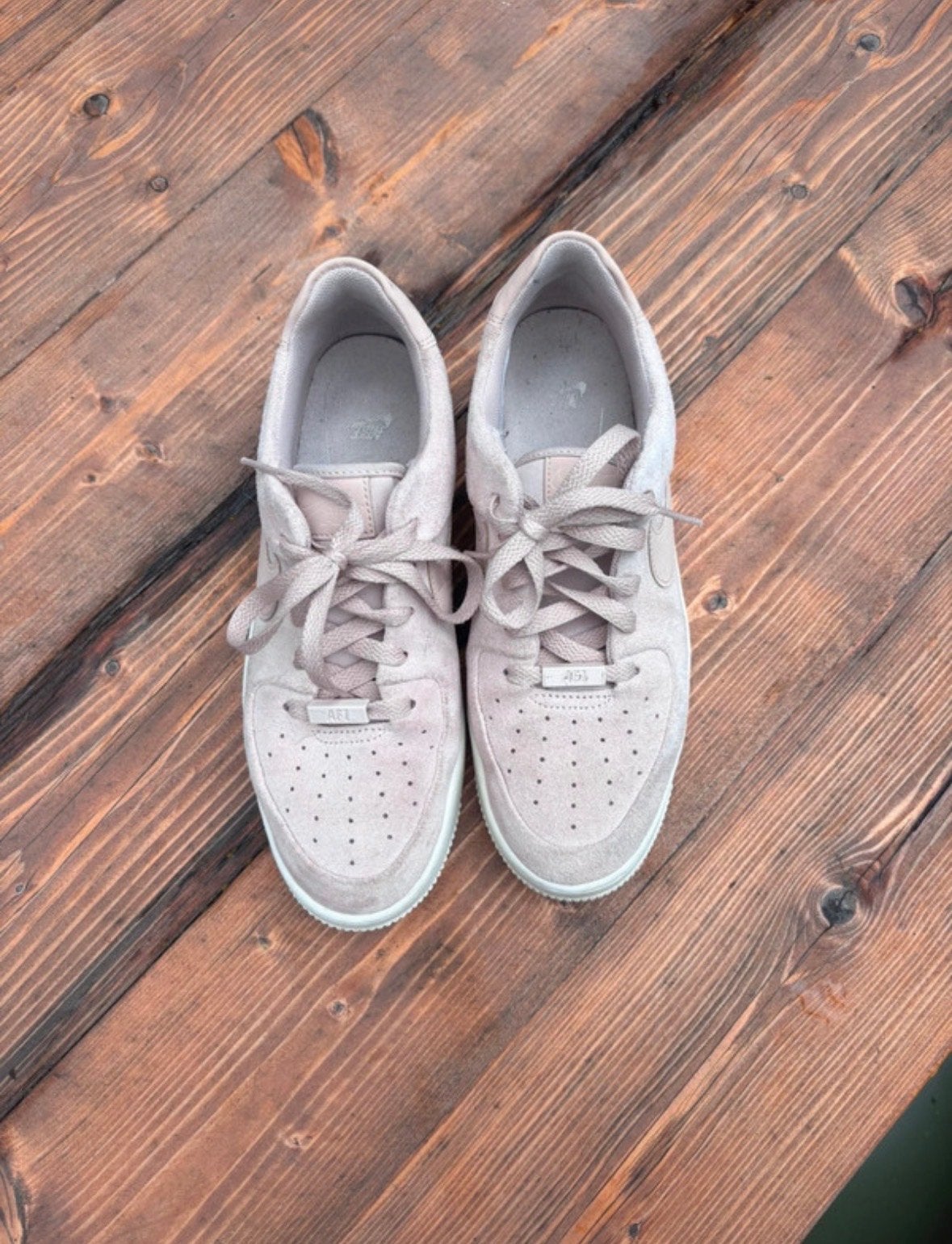 Nike Air Force 1 Sage Low Roze Suède Sneakers, Kleding | Dames, Schoenen, Ophalen, Zo goed als nieuw, Roze, Sneakers of Gympen