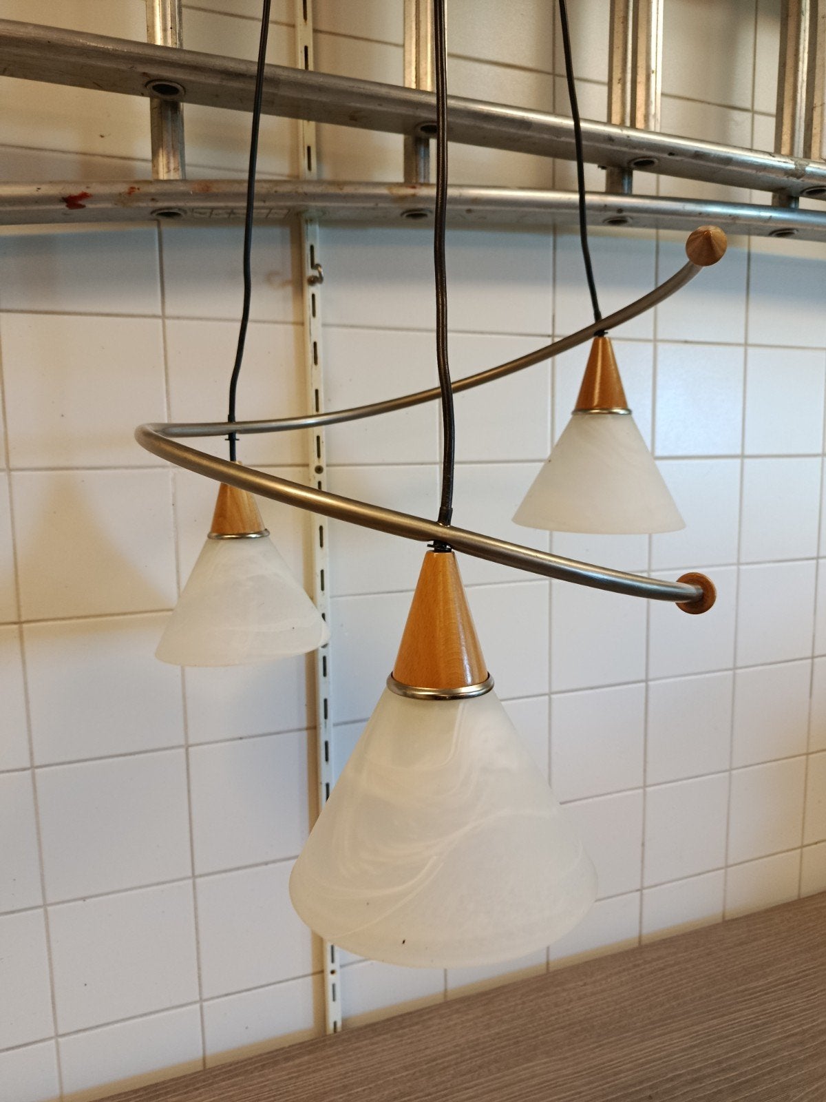 Moderne hanglamp met 3 kelken - Metaal en glas, Gebruikt, E14 (klein), Ophalen of Verzenden, Glas