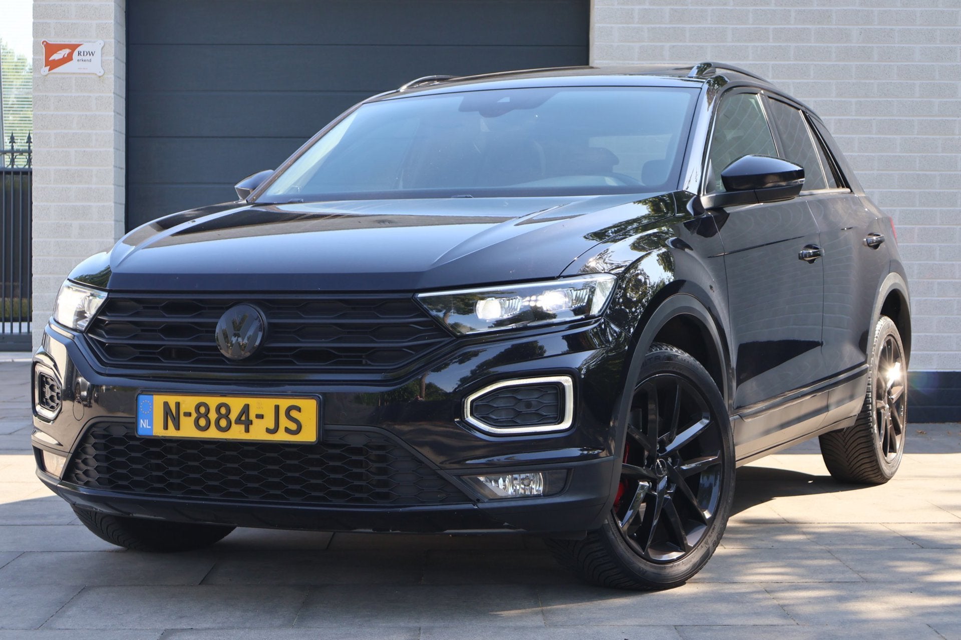 Volkswagen T-Roc 1.5 TSI Sport Business R Black Style | Pano, Auto's, Dealer onderhouden, Stof, 4 cilinders, 150 pk