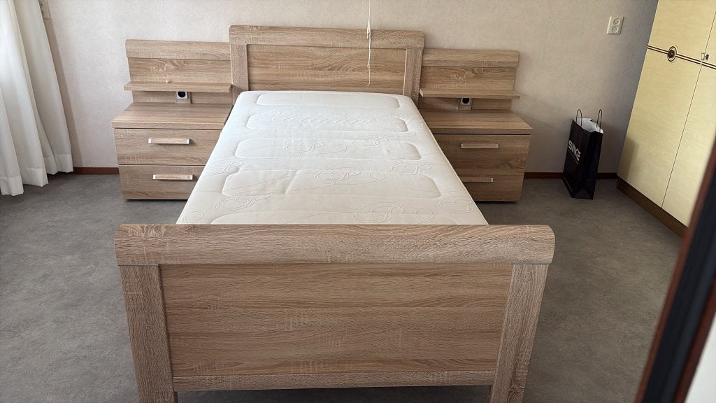 Bed inclusief nachtkastjes, matras en lattenbodem, Ophalen, 100 cm, Eenpersoons, Bruin