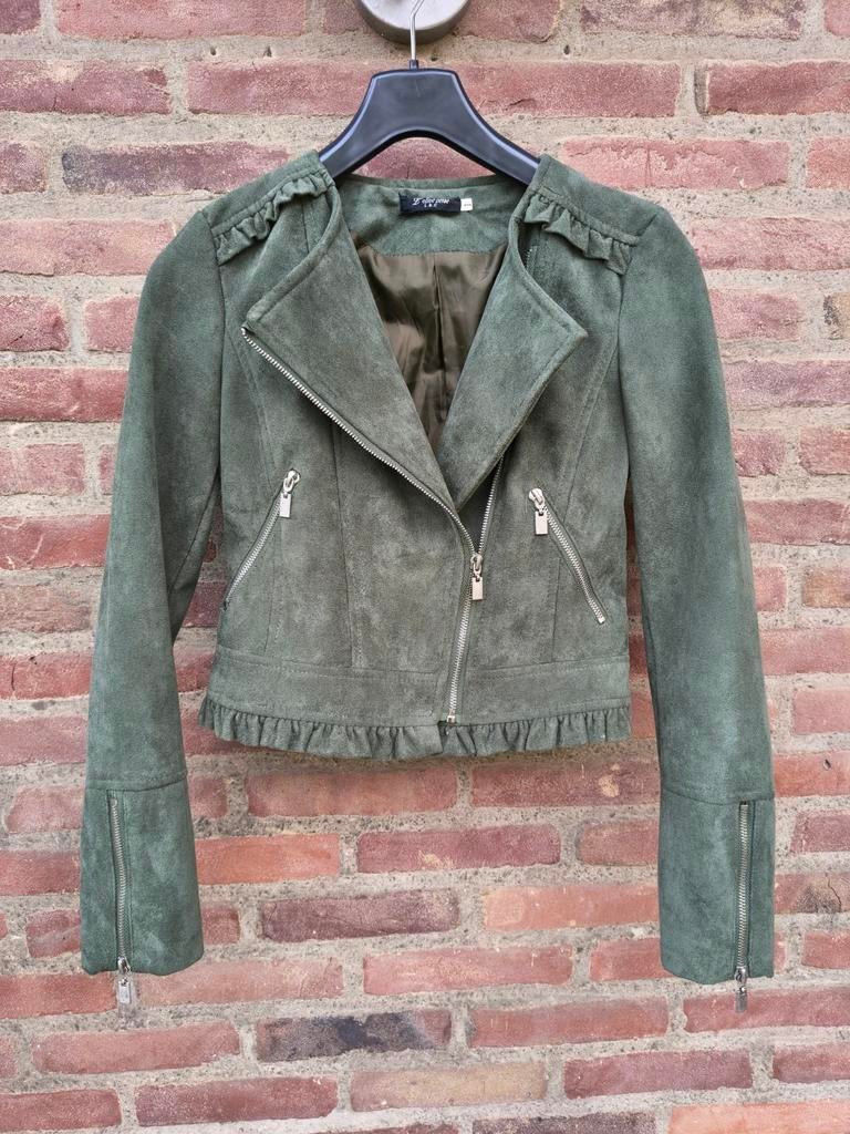 Groen suède look jasje met ruffles - Z'olive verse, Maat 42/44 (L), Ophalen of Verzenden, Zo goed als nieuw, Z'olive verse