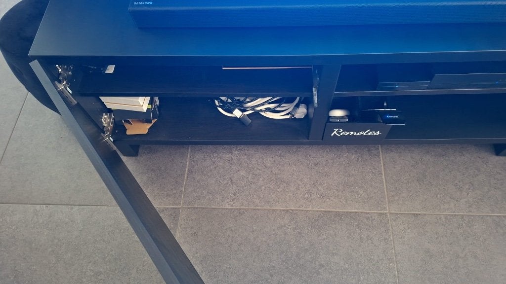 Besta tv meubel met deuren, Ophalen, 150 tot 200 cm, Zo goed als nieuw, Minder dan 100 cm