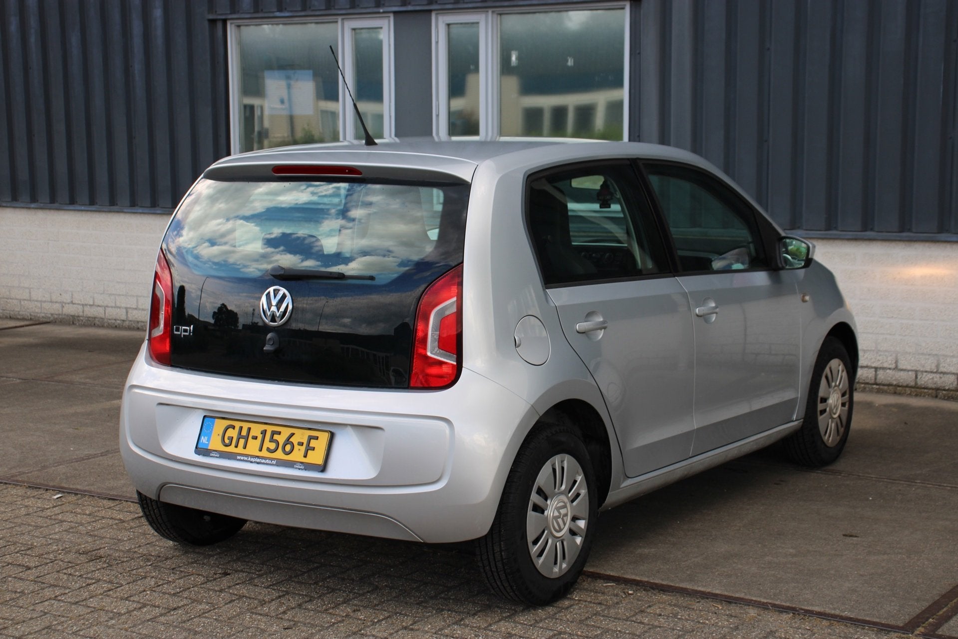 Volkswagen Up! 1.0 up! BlueMotion Airco Radio AUX Nwe APK en, Euro 5, Stof, Gebruikt, 4 stoelen