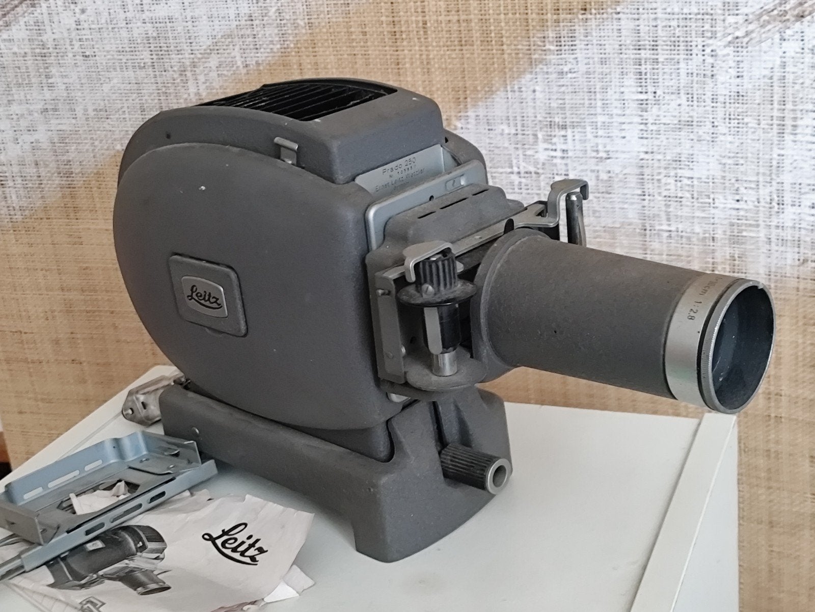 Vintage Leitz Prado 250 Diaprojector, Ophalen
