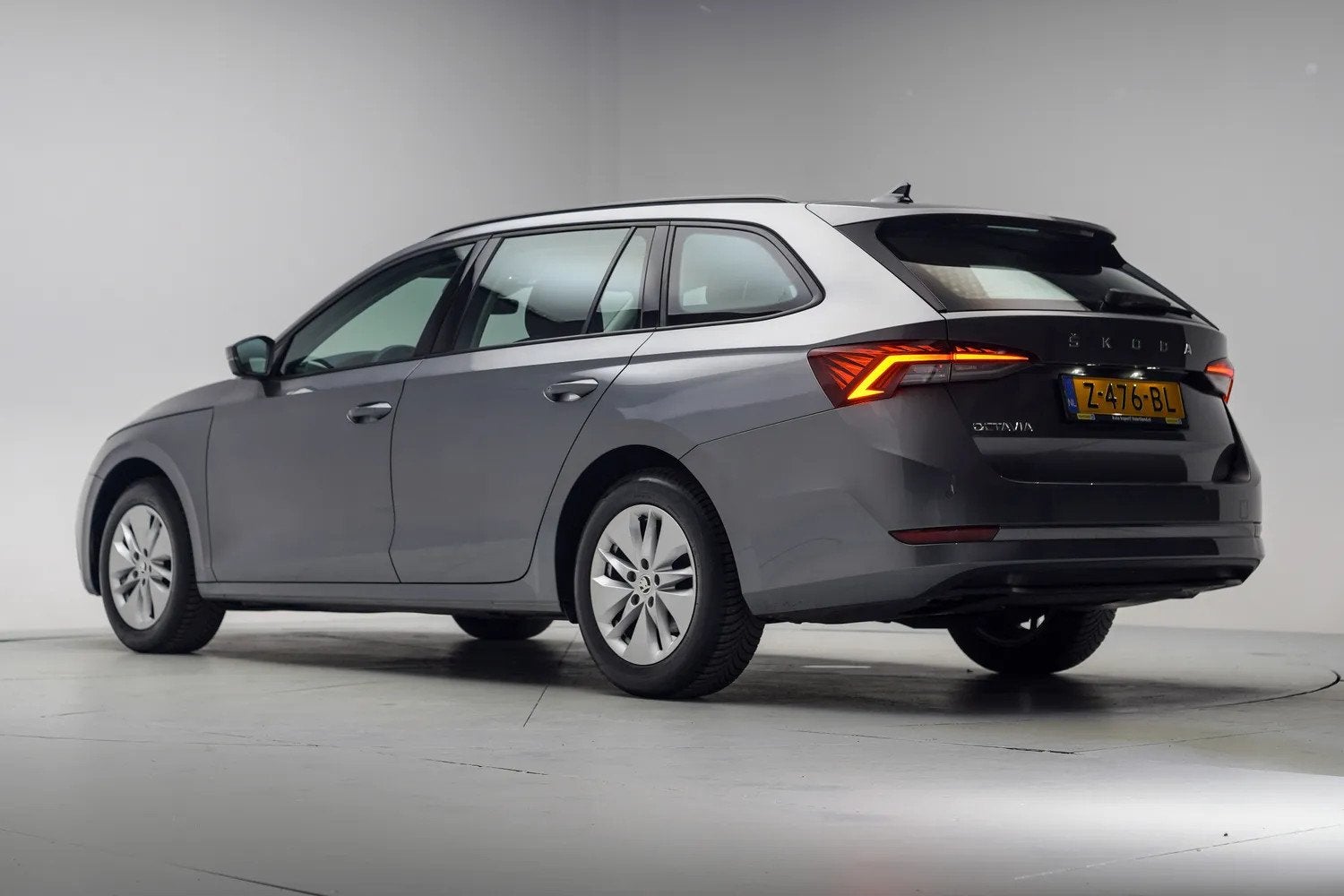 Skoda Octavia 1.0 TSI Business Edition [ Navi Virtual LED Ca, Auto's, Skoda, Gebruikt, Origineel Nederlands, Handgeschakeld, 19 km/l