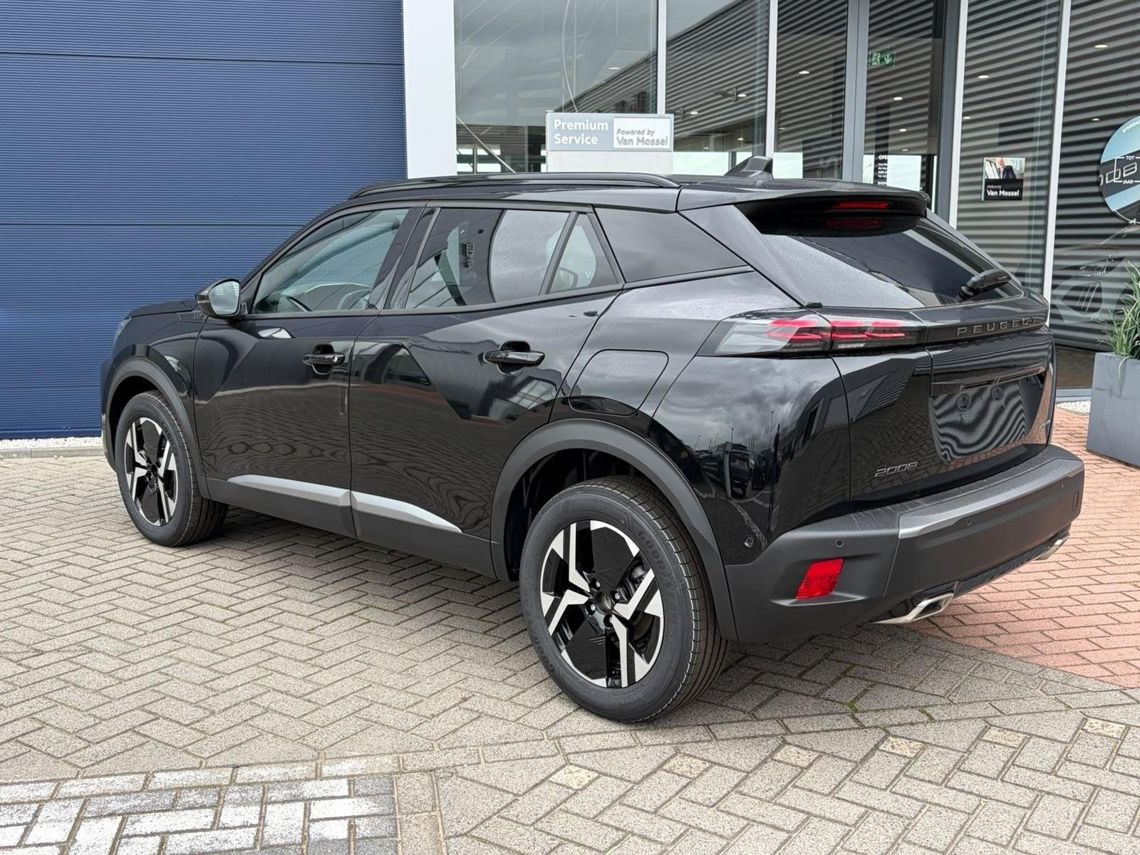Peugeot 2008 1.2 Hybrid 145 GT - NIEUW UIT VOORRAAD - DIRECT, Auto's, Gebruikt, Euro 6, 1199 cc, Leder en Stof