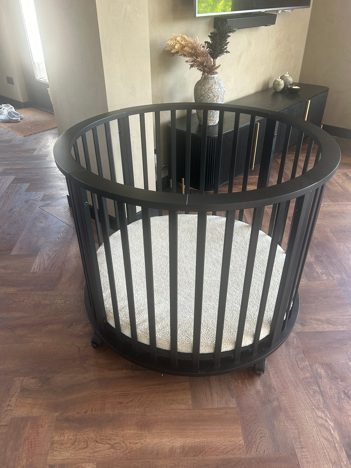 Mat zwart ronde box europe baby inc pretura matras en hoes, Kinderen en Baby's, Boxen, Ophalen, Zo goed als nieuw, Rond