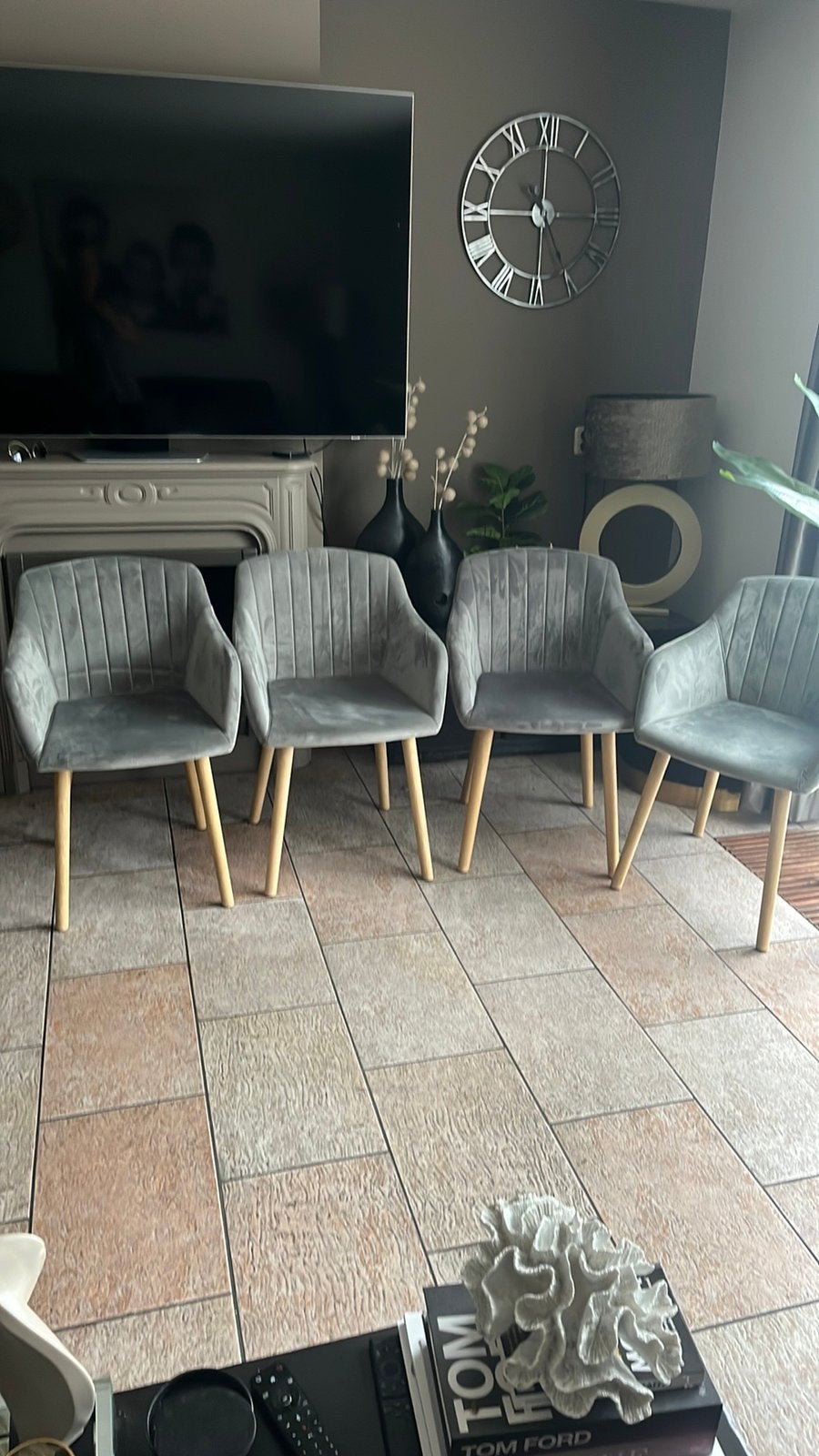 Eetkamerstoelen 4x fluweel grijs als nieuw!, Huis en Inrichting, Stoelen, Ophalen, Zo goed als nieuw, Vier, Stof