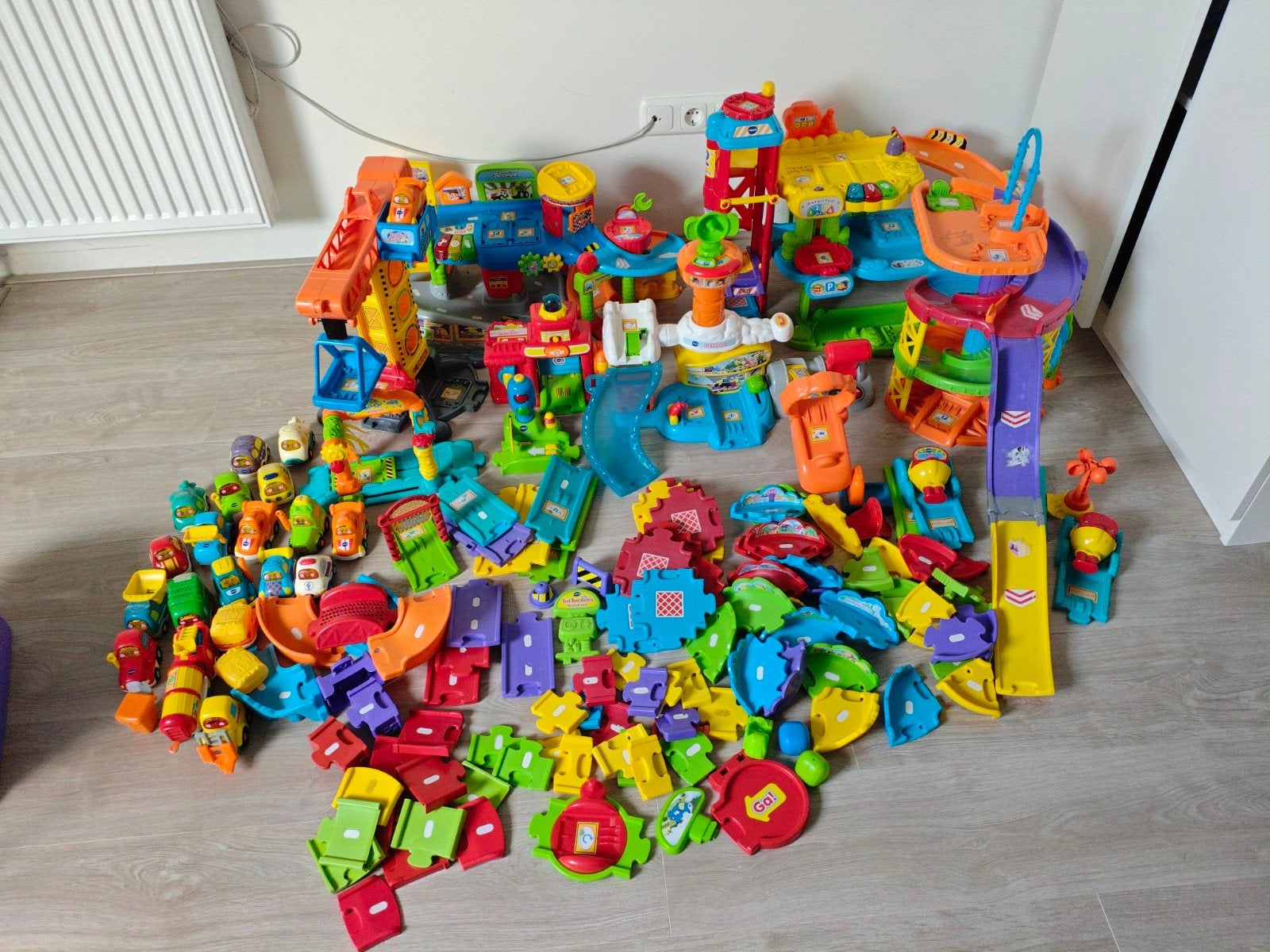 Grote VTech Toet Toet Auto's collectie met garages en meer, Ophalen, Gebruikt