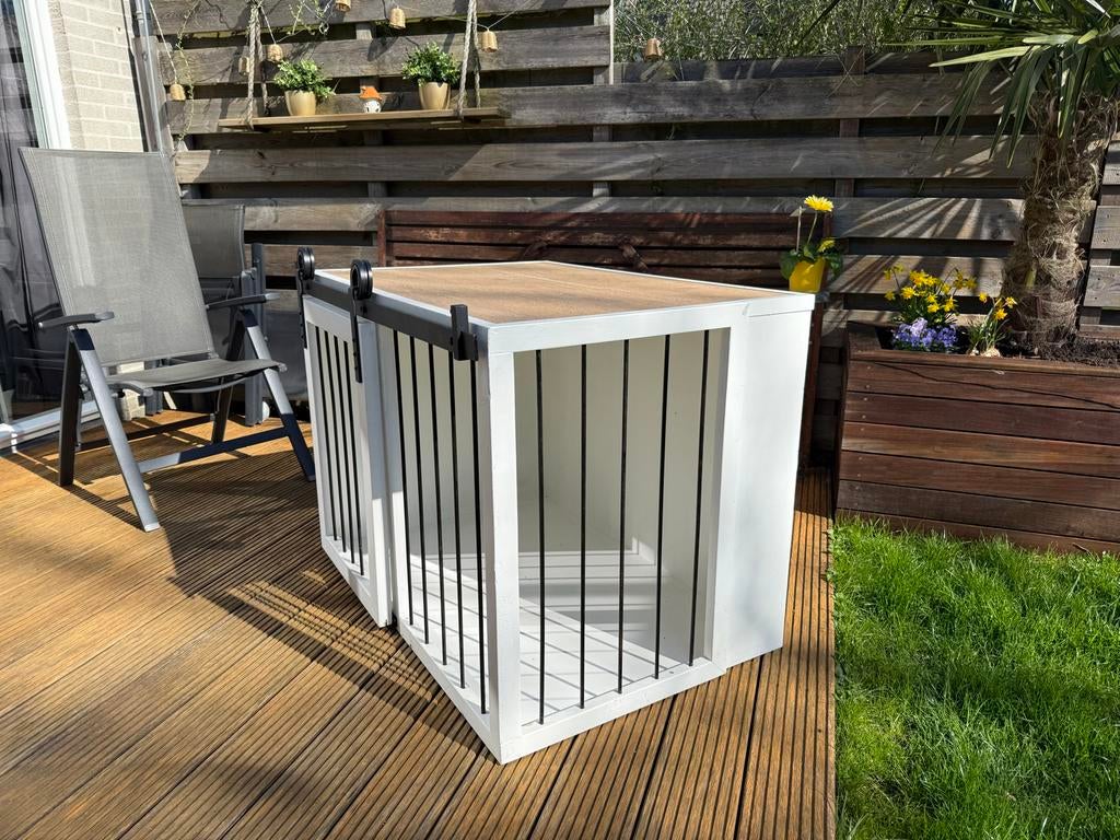 Honden bench handgemaakt, Ophalen, Zo goed als nieuw