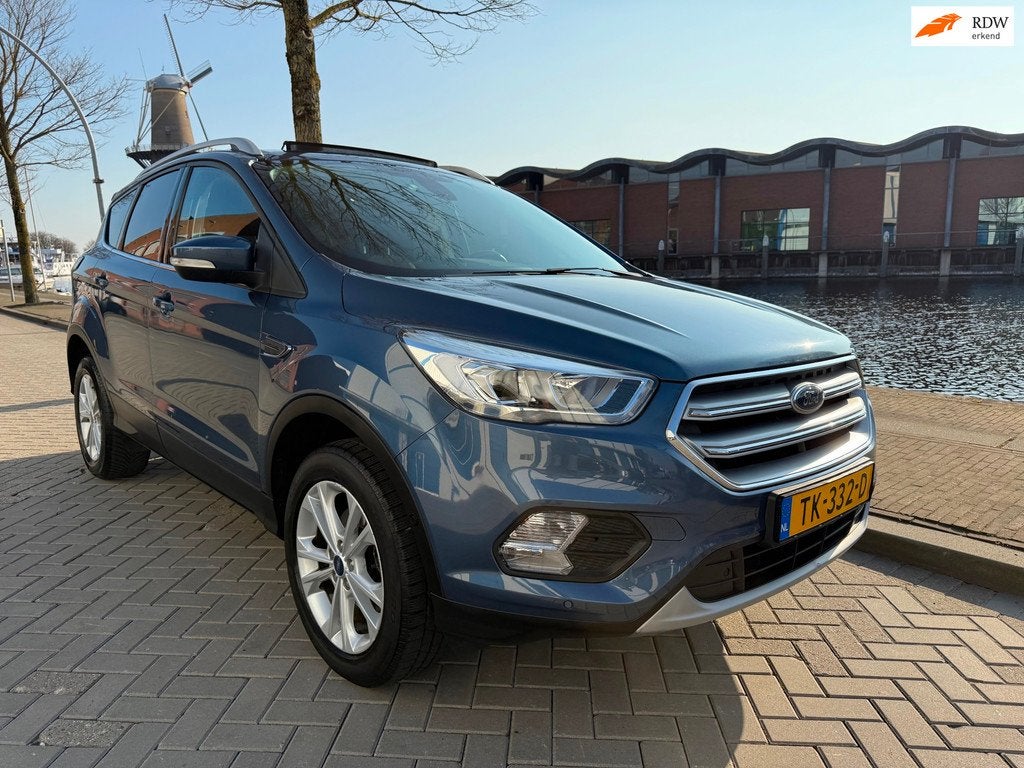 Ford Kuga 1.5 EcoBoost Titanium_PANORAMADAK_NETTE AUTO_PRIMA, Voorwielaandrijving, Stof, Euro 6, 4 cilinders