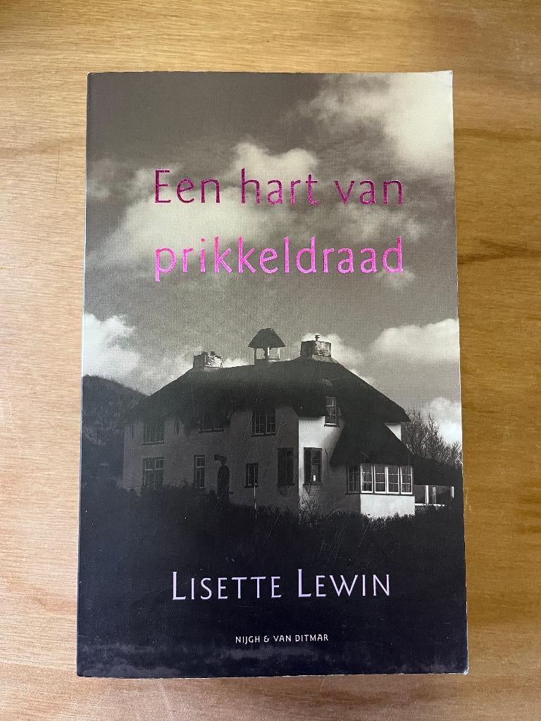boek:  Een hart van prikkeldraad, Lisette Lewin, Ophalen of Verzenden, Zo goed als nieuw, Lisette Lewin, Europa overig
