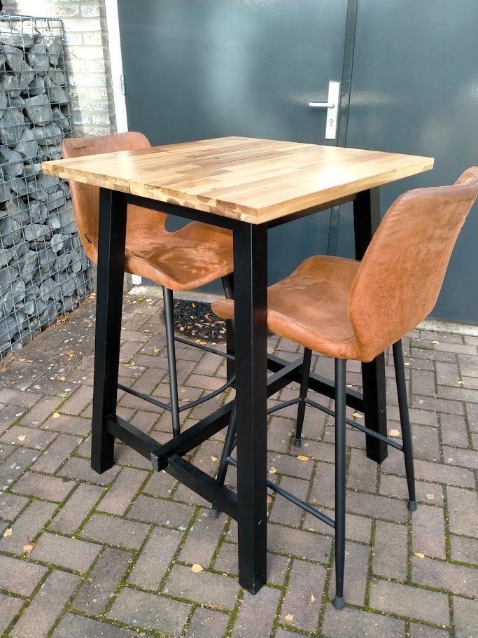 Bartafel / hoge tafel met krukken, Gebruikt, Met voetsteun, 90 cm of meer, 2 krukken