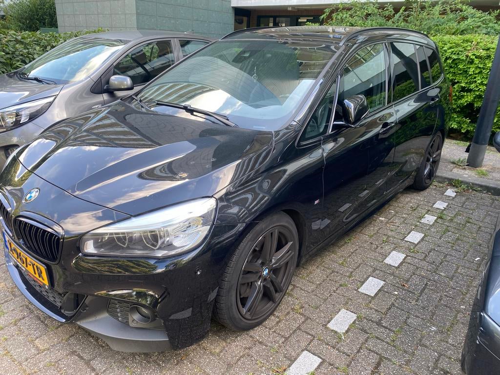 BMW 2-Serie Gran Tourer 220i 192pk Aut 7p. 2017 Zwart, Auto's, 1998 cc, 2-Serie Gran Tourer, 7 stoelen, Zwart