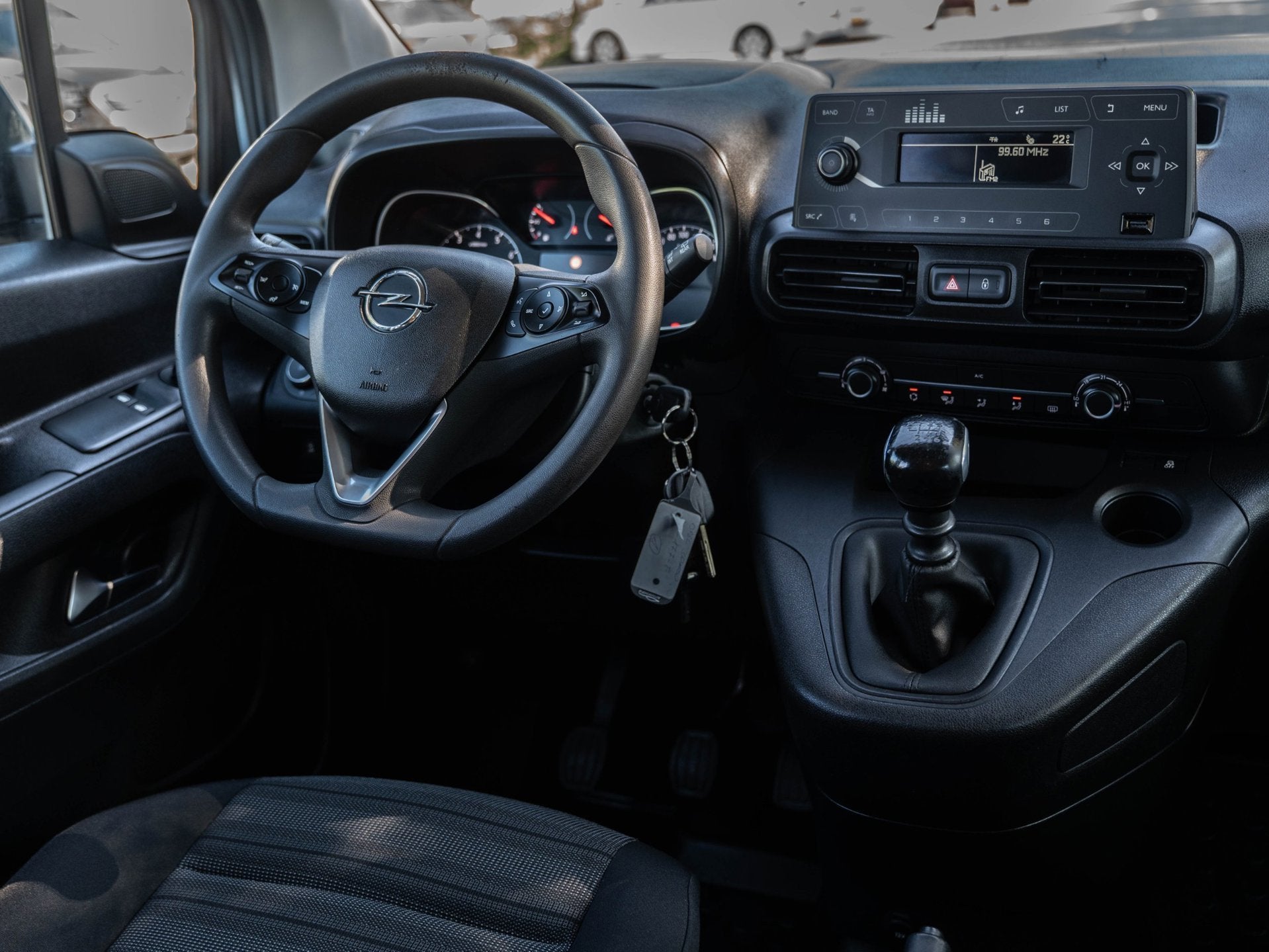 Opel Combo Tour 1.2 Turbo L1H1 Edition | 5 ZITS | LANE ASSIS, Voorwielaandrijving, Dealer onderhouden, Gebruikt, Handgeschakeld