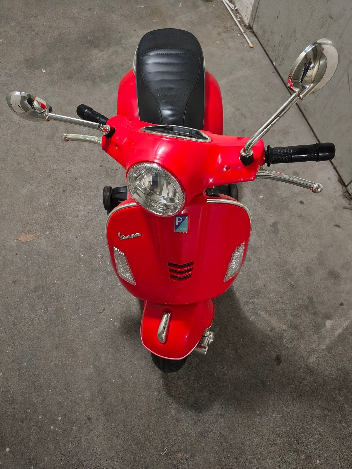 Vespa kinder scooter electrisch., Kinderen en Baby's, Zo goed als nieuw