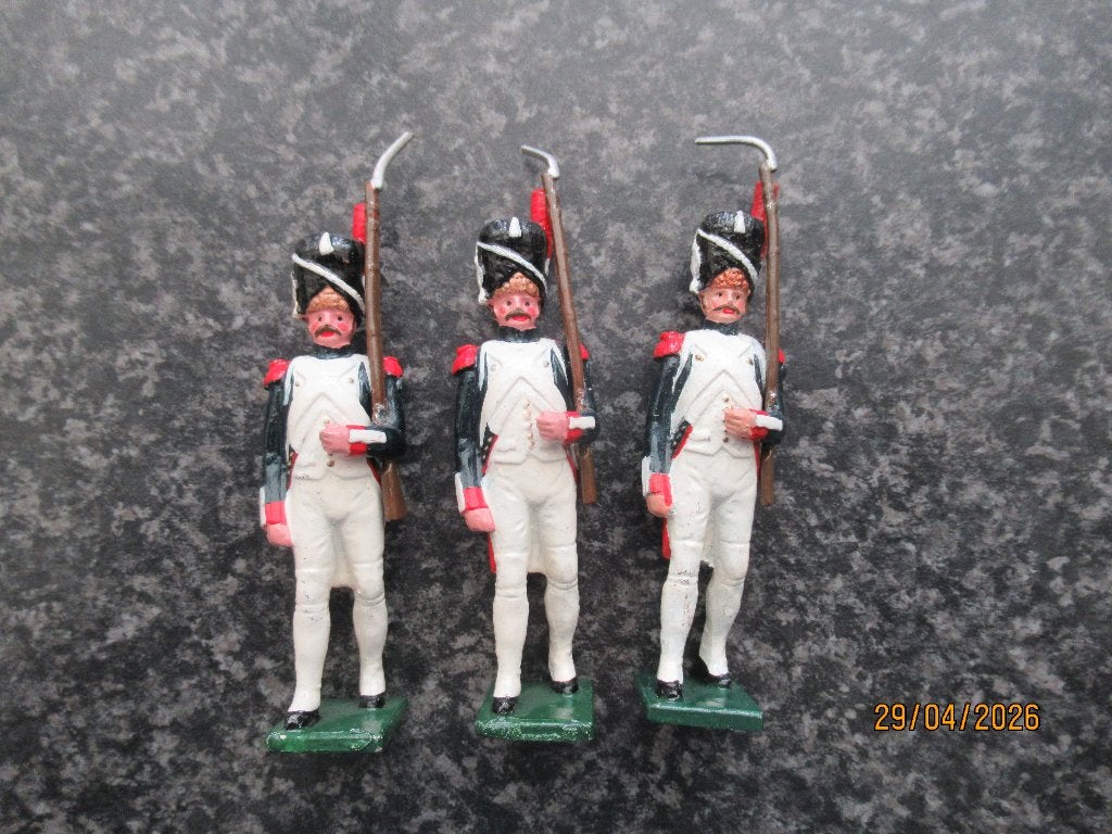 3 TINNEN SOLDAATJES- GRENADIERS KEIZERLIJKE GARDE NAPOLEON, Ophalen of Verzenden, Zo goed als nieuw, 1:35 tot 1:50, Figuur of Figuren
