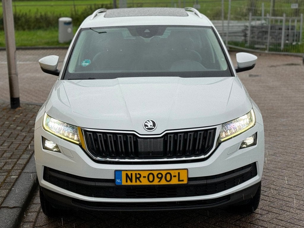 Skoda Kodiaq 1.4 TSI ACT Style 7Pers Automaat Pano-dak Xenon, Auto's, Skoda, 4 cilinders, 150 pk, 7 stoelen, Wit