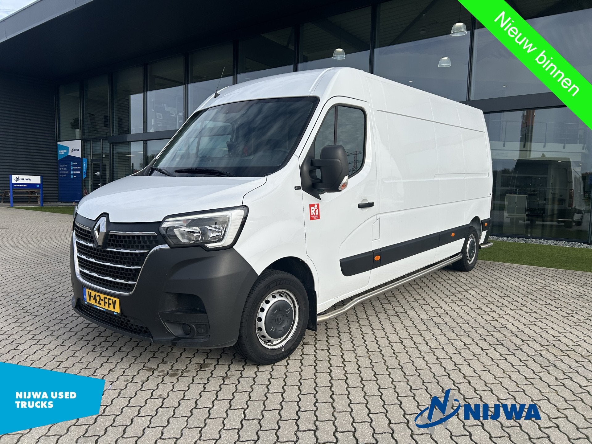Renault Master T35 135 L3H2 Navigatie + PostNL inrichting, Auto's, Voorwielaandrijving, Gebruikt, Euro 6, 4 cilinders