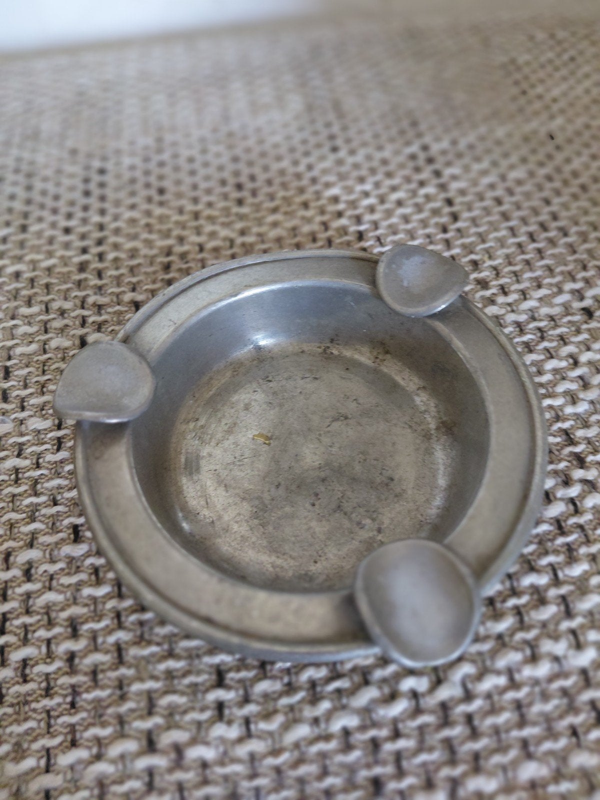 Vintage tinnen asbak, doorsnee 10 cm, Ophalen of Verzenden