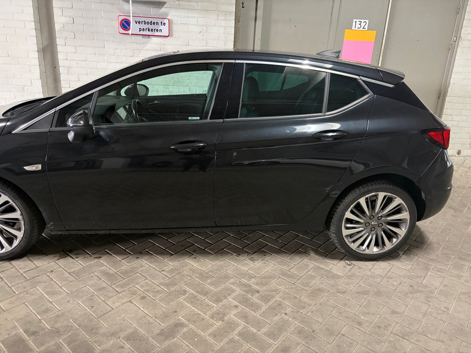Opel Astra 1.4 Turbo 110KW 5D 2016 Zwart, Auto's, Voorwielaandrijving, 620 kg, Zwart, Origineel Nederlands