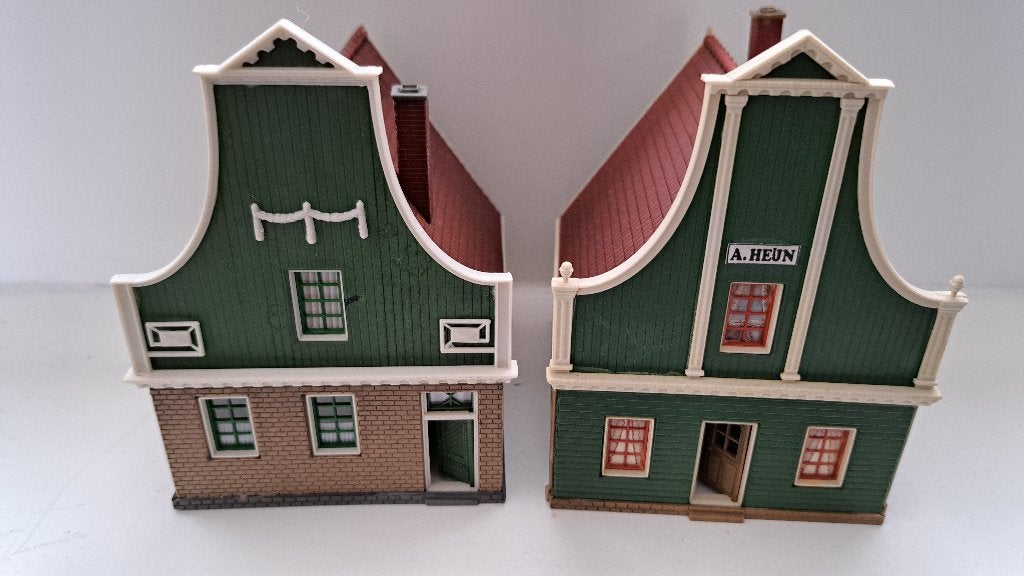 2 stuks Zaanse huisjes HO, Ophalen of Verzenden, Gelijkstroom of Wisselstroom, Brug, Tunnel of Gebouw, Overige merken