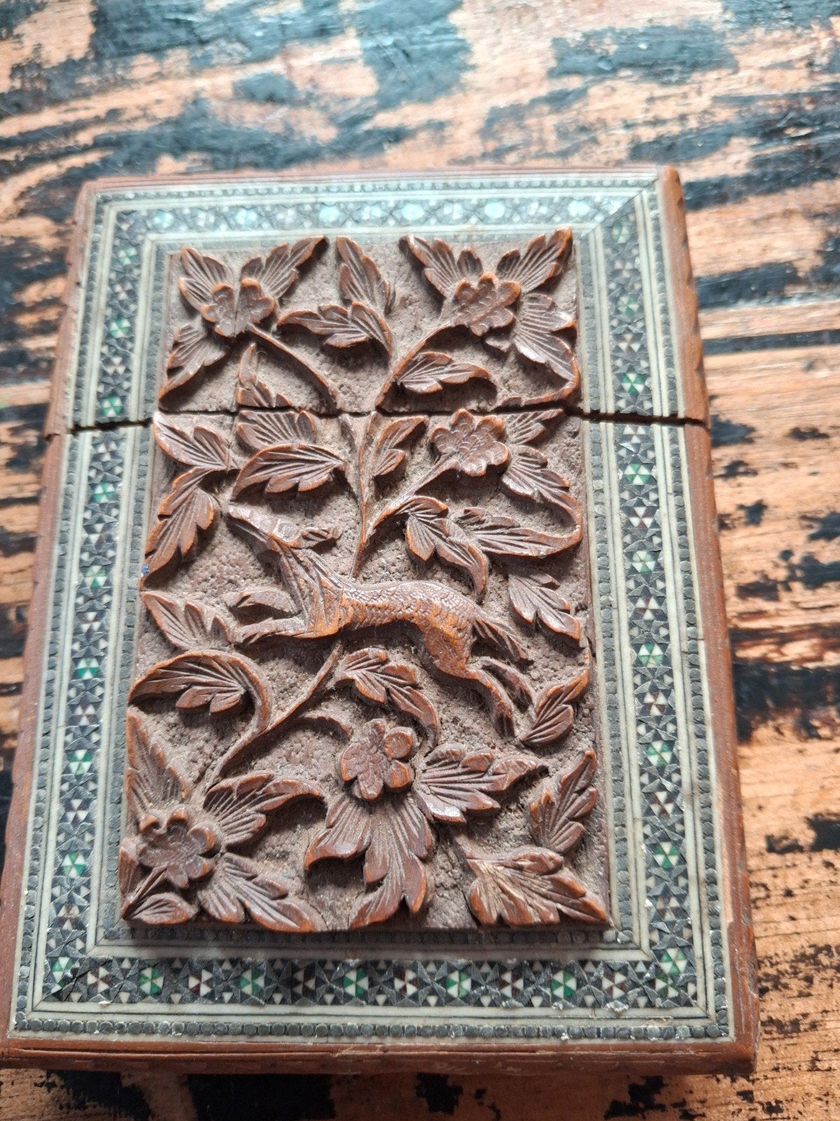Antieke javaans houten doosje met snijwerk en inlegwerk, Ophalen of Verzenden