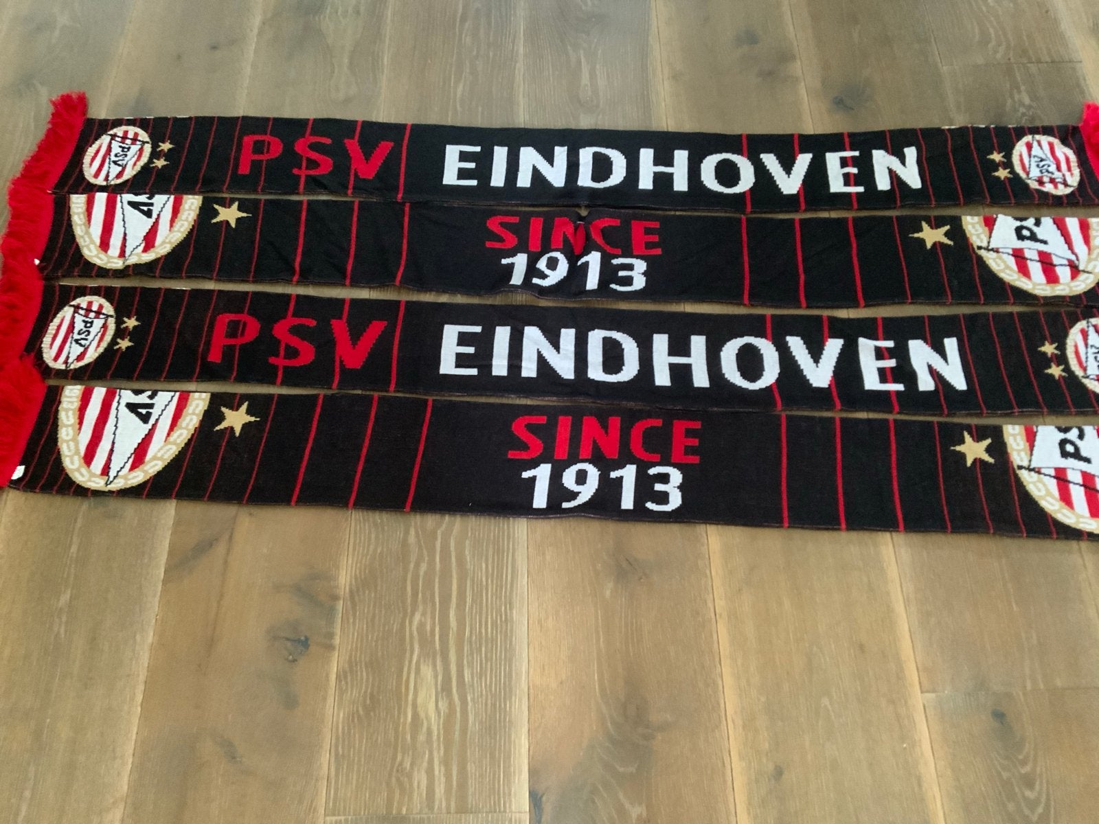 Vier nieuwe PSV Eindhoven voetbal sjaals, Ophalen of Verzenden, Nieuw, Clubaccessoires