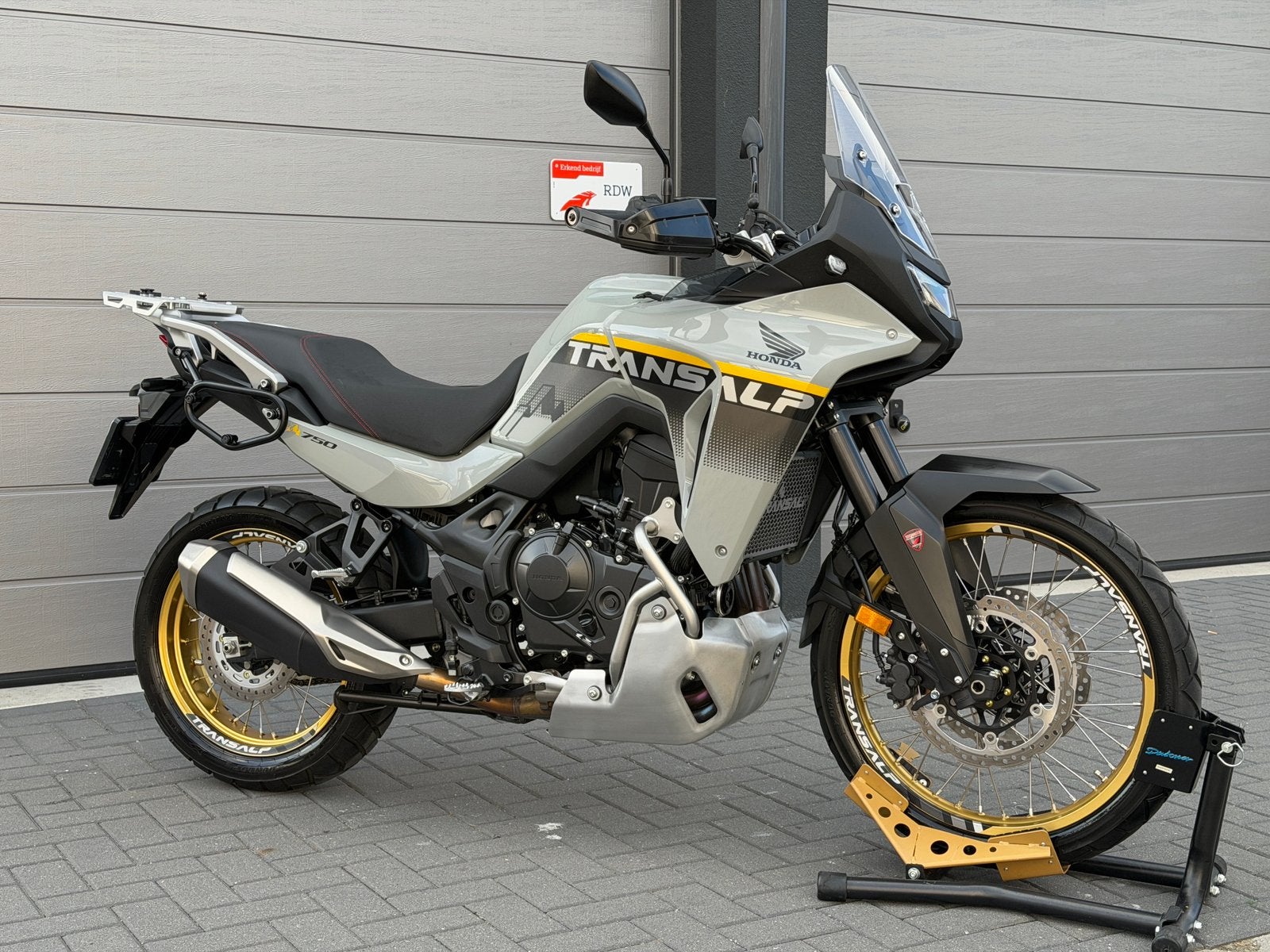 Honda Transalp veel optie’s, Honda Transalp 750, 2 cilinders, Occasion, InfoHMEL@honda-eu.com