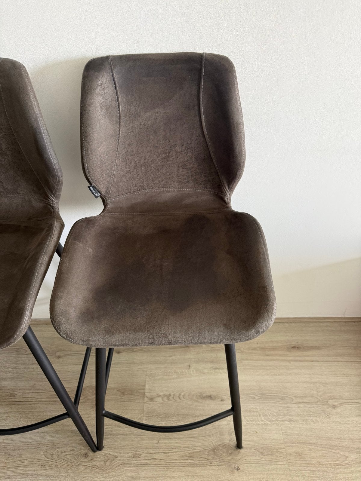 Foto 3 van 3 zo goed als nieuwe barstoelen - antraciet