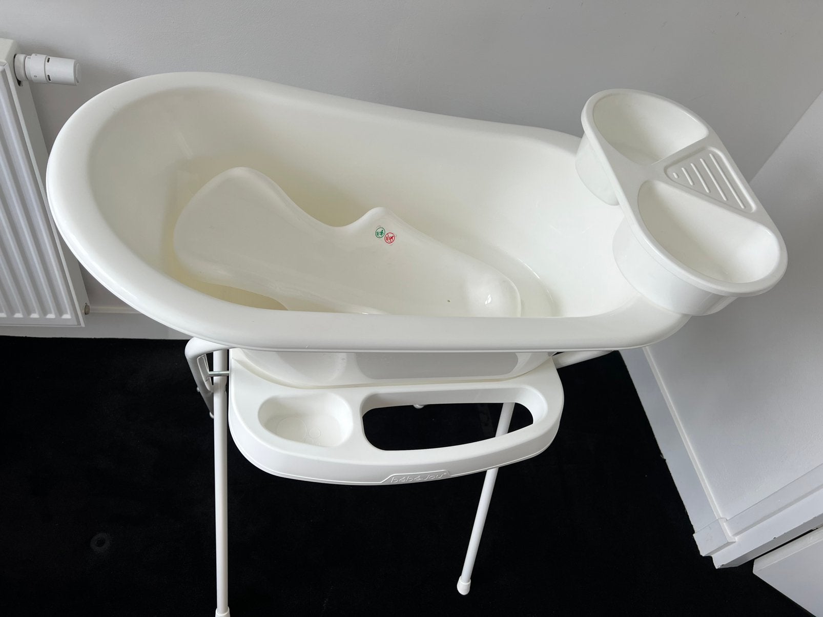 Bebe-jou badje met standaard en met badzitje en waskom, Kinderen en Baby's, Badjes en Verzorging, Ophalen, Zo goed als nieuw, Badje