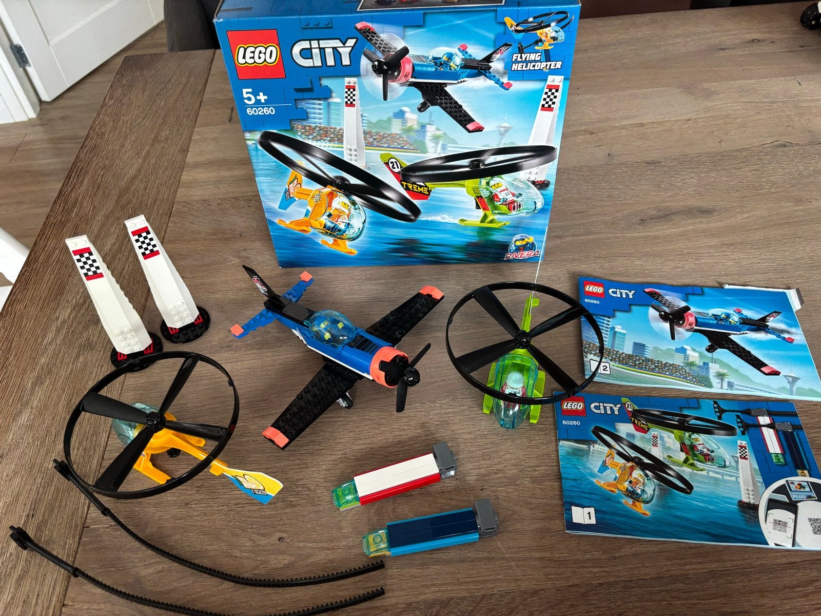 56) LEGO City 60260 Luchtrace: Vliegtuig en Helikopters, City, Lego, Ophalen of Verzenden, Zo goed als nieuw
