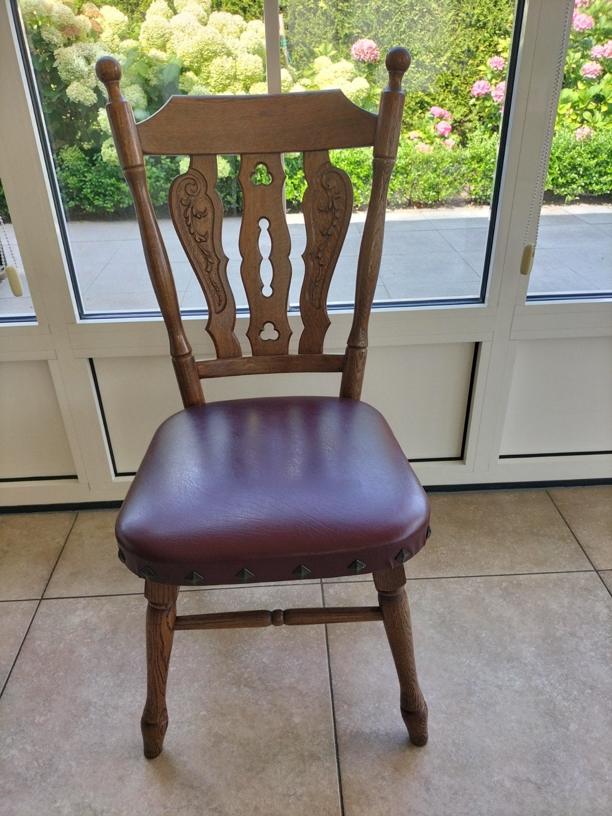 Vintage houten stoel met leren zitting, Ophalen