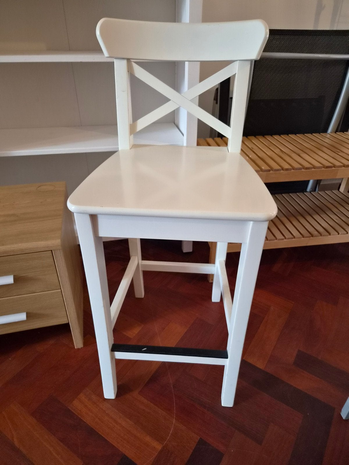 Witte houten barkruk, Ophalen, Gebruikt, Met voetsteun, 60 tot 90 cm