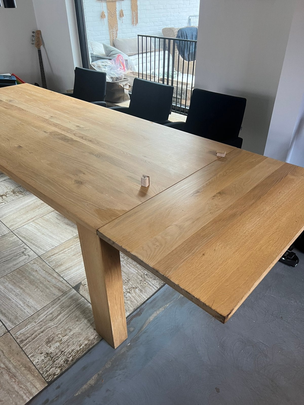 Foto 10 van Massief eiken eettafel 240x100 cm + aanzetstuk