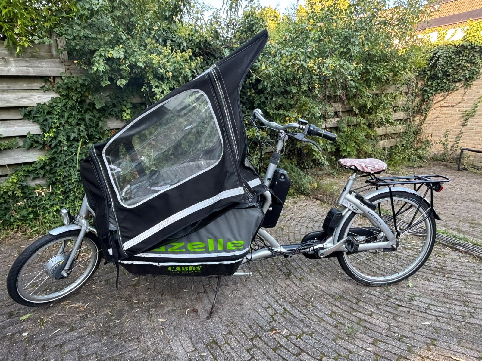 Foto 3 van Mooie elektrische bakfiets Gazelle Cabby !