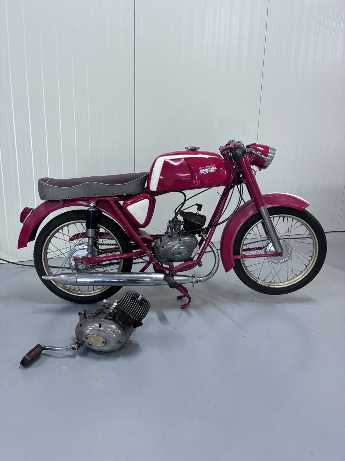 Morini giulietta brommer 50cc, Maximaal 45 km/u, 50 cc, 3 versnellingen, Ophalen