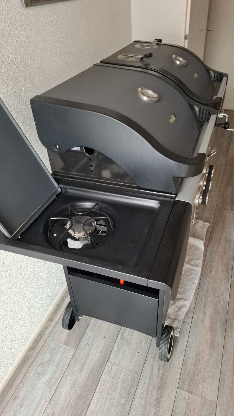 BBQ, Tuin en Terras, Houtskoolbarbecues, Ophalen, Zo goed als nieuw