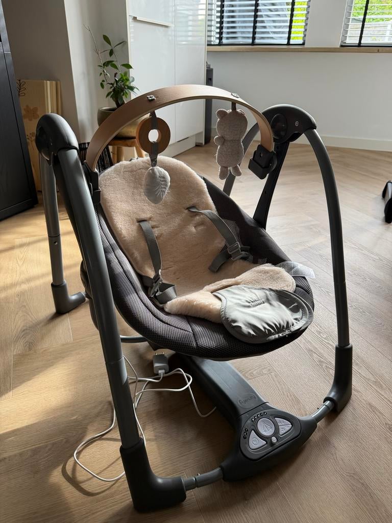 Ingenuity Schommelstoel met muziek, Ophalen, Zo goed als nieuw